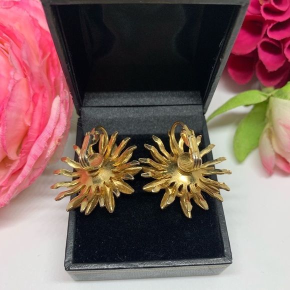 VINTAGE⚜️Dahlia Flower Blooming Clip Earrings - Picture 3 of 6